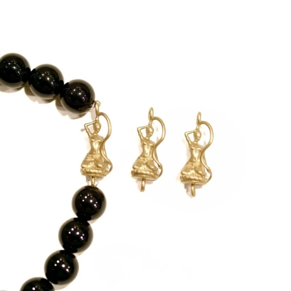 Phra Mae Thorani Amulet – Thai Earth Goddess Wringing Her Hair